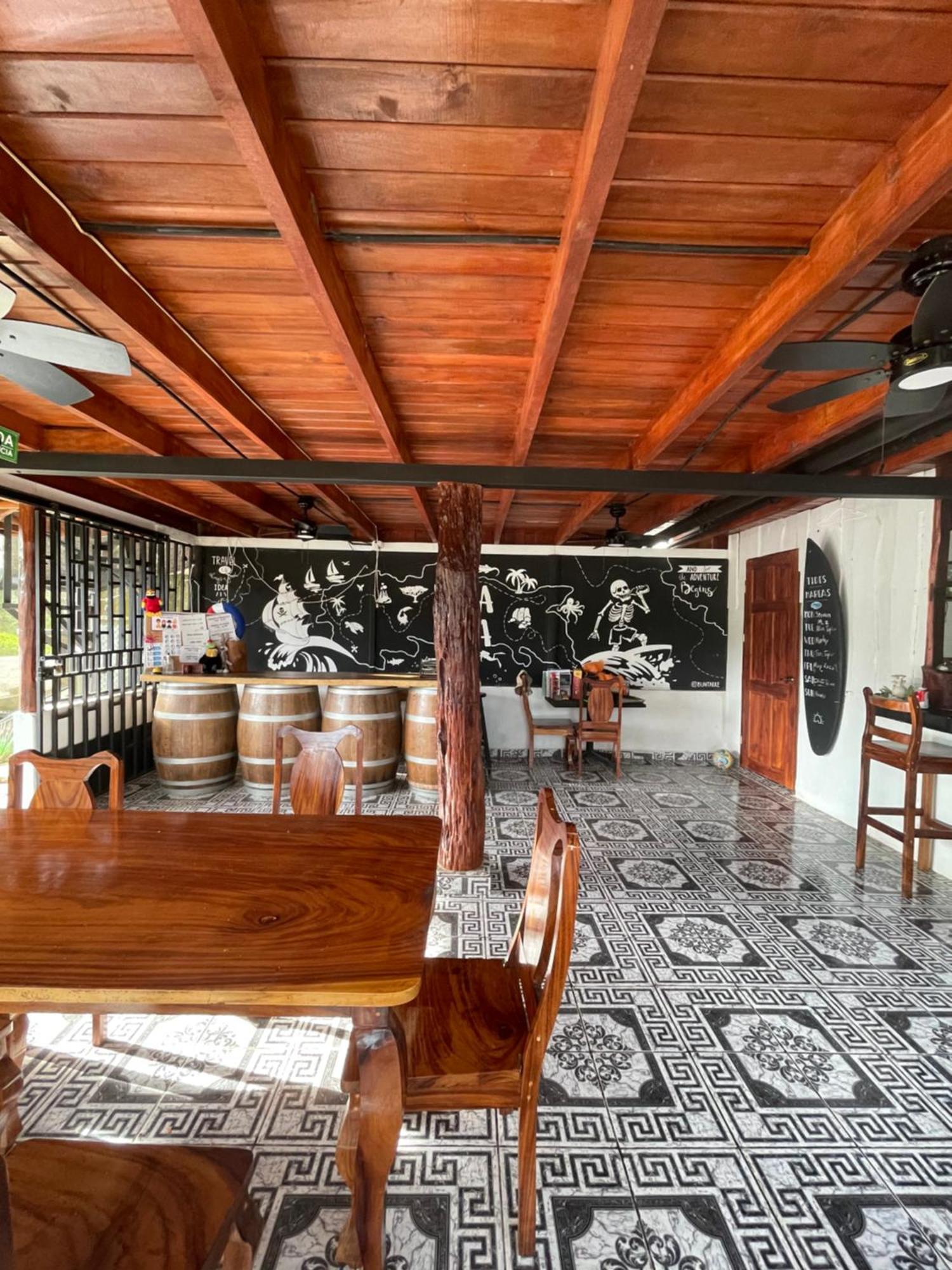 Uvita Pirates Hostel Exterior photo